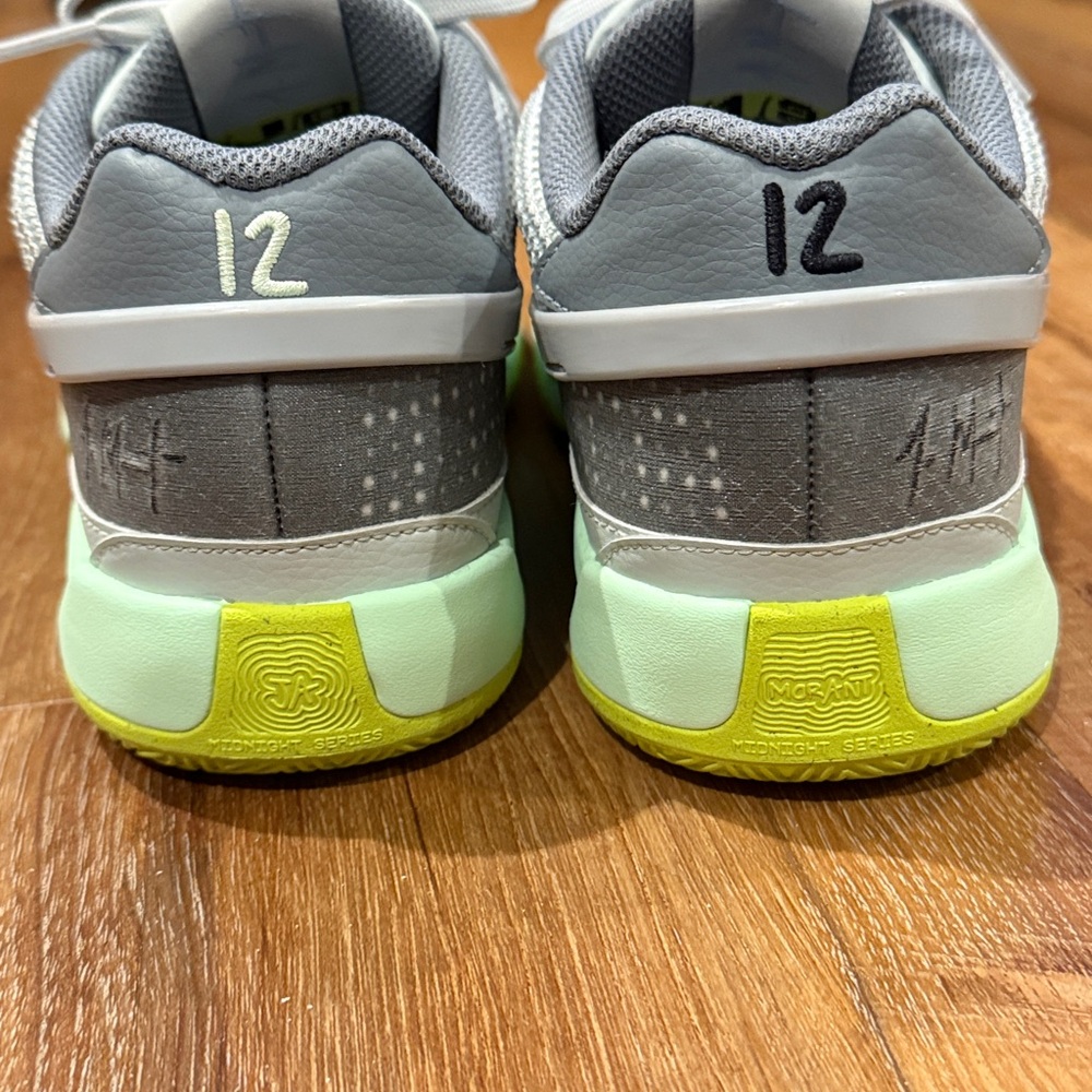 Nike Youth JA 1 Flash Sneakers (Size: 7Y)(EUC) - Picture 6 of 17